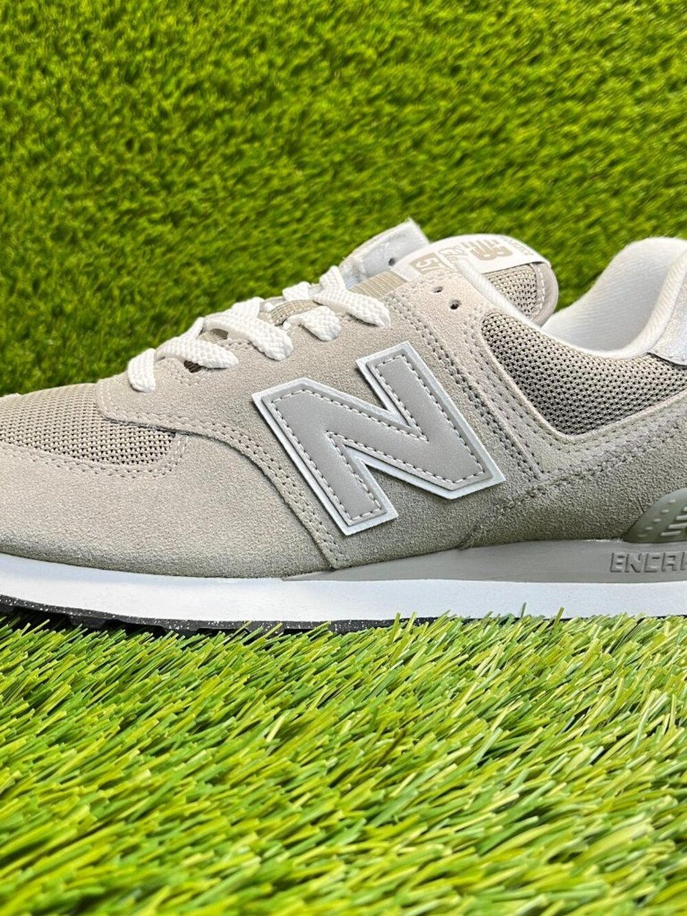 New Balance 574 Classic Mens Size 8 Gray White Athletic Running Shoes Sneakers - Picture 3 of 10